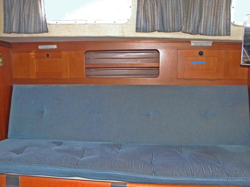 Saloon, Accommodation